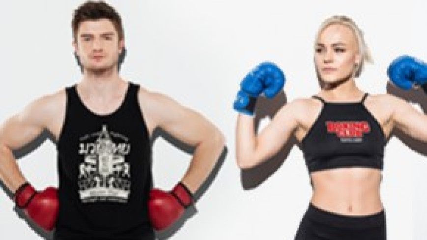 ragazzi che fanno kickboxing